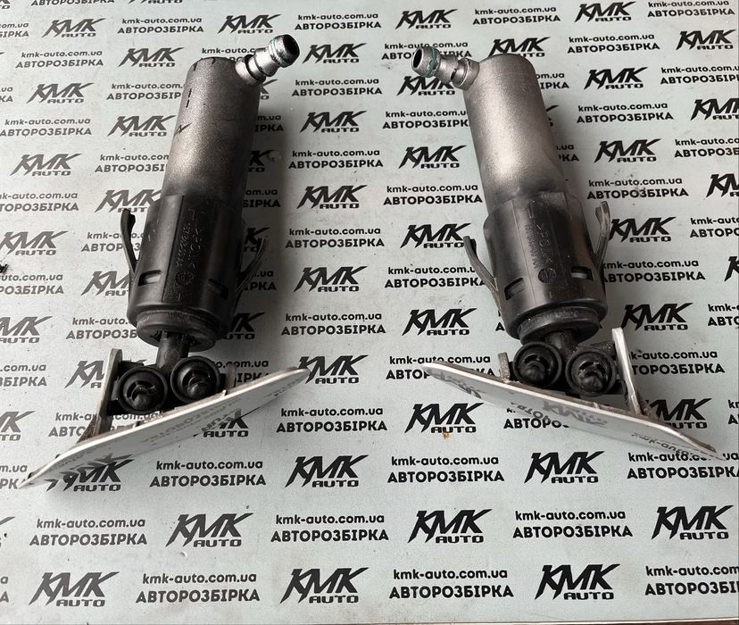 Форсунка омивача фар права / ліва Opel Insignia 13-17р.