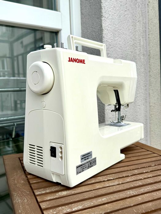 Швейна машинка JANOME JUNO 523