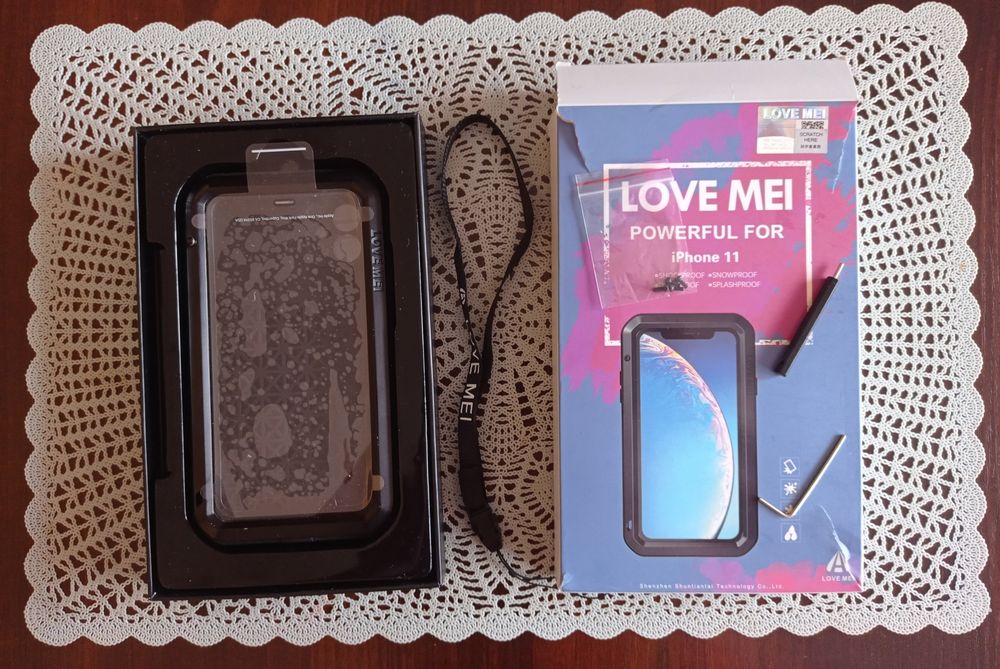 Etui do iPhone 11 love mei nieużywane czarne