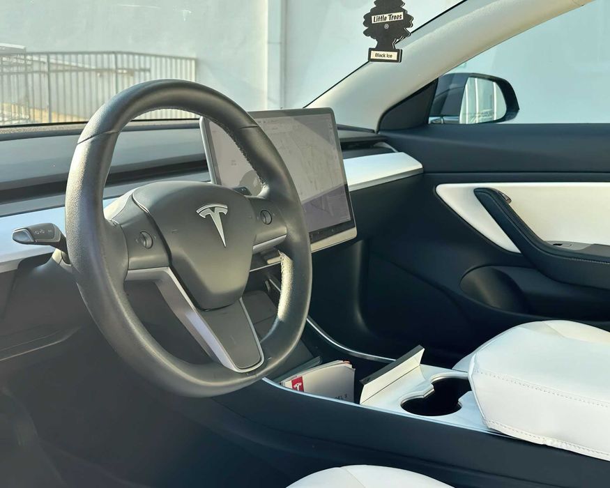 Tesla Model 3 Long Range      2019