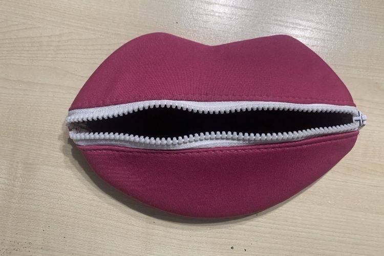 Piórnik kosmetyczka usta