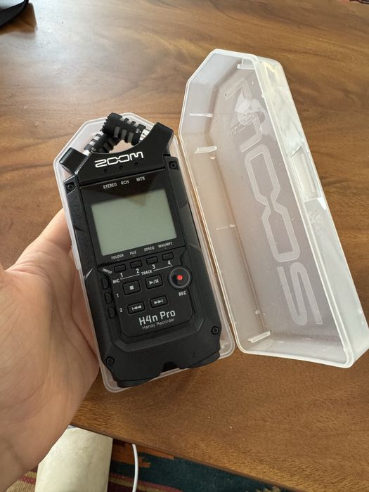 Zoom h4n pro з коробкою та кабелем