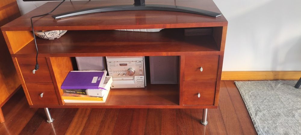 Móvel de TV em Cerejeira – Design Moderno e Funcional