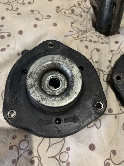 Продам передню стойку амортизатор фольцваген Кади та опори стоєк