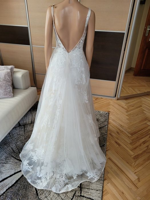 Suknia ślubna sukienka odkryte plecy głęboki dekolt tren