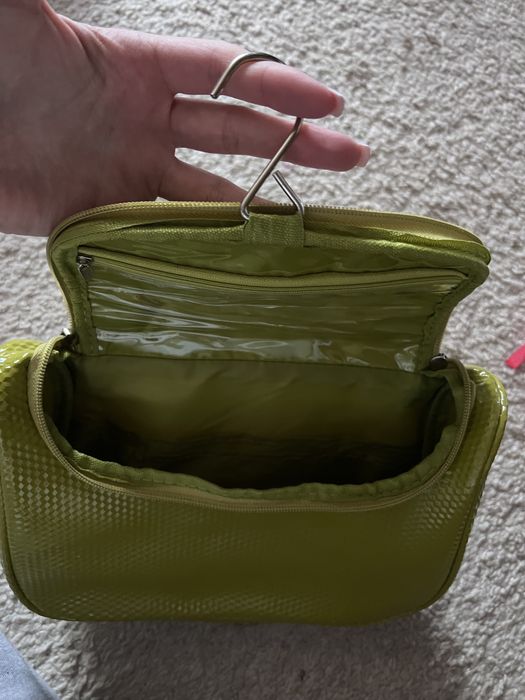 Duża zielona kosmetyczka