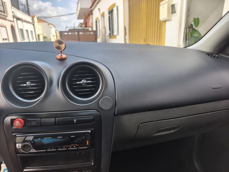 VENDO SEAT IBIZA 2007 gasolina foto 5