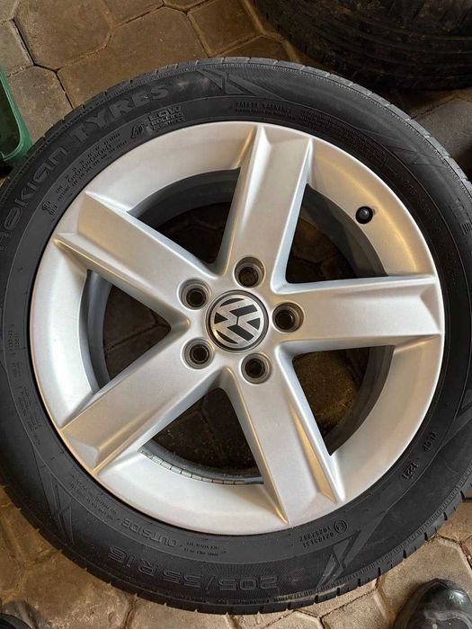 Felgi aluminiowe Audi z oponami 8K0071496 16" 7J ET46 5x112