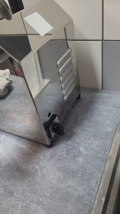 profesjonalna kotleciarka i maszynka do mielenia mięsa Victor