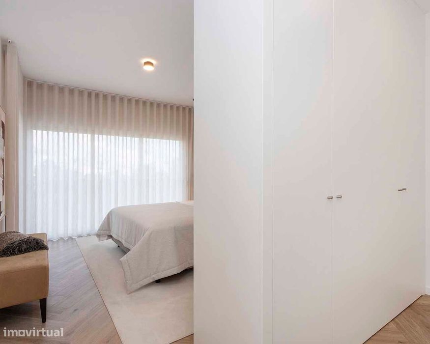 Moradia V3

3-bedroom townhouse