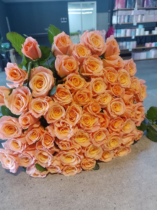 Букет з троянд недорого • Доставка квітів • Квіти від виробника •