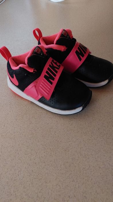 Натуральні найки для дівчинки