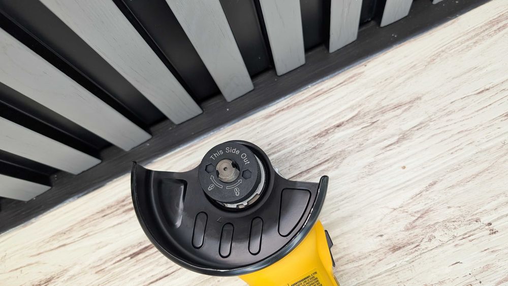 Болгарка КШМ Бесщіточна DeWalt DCG405 (Refurbished)