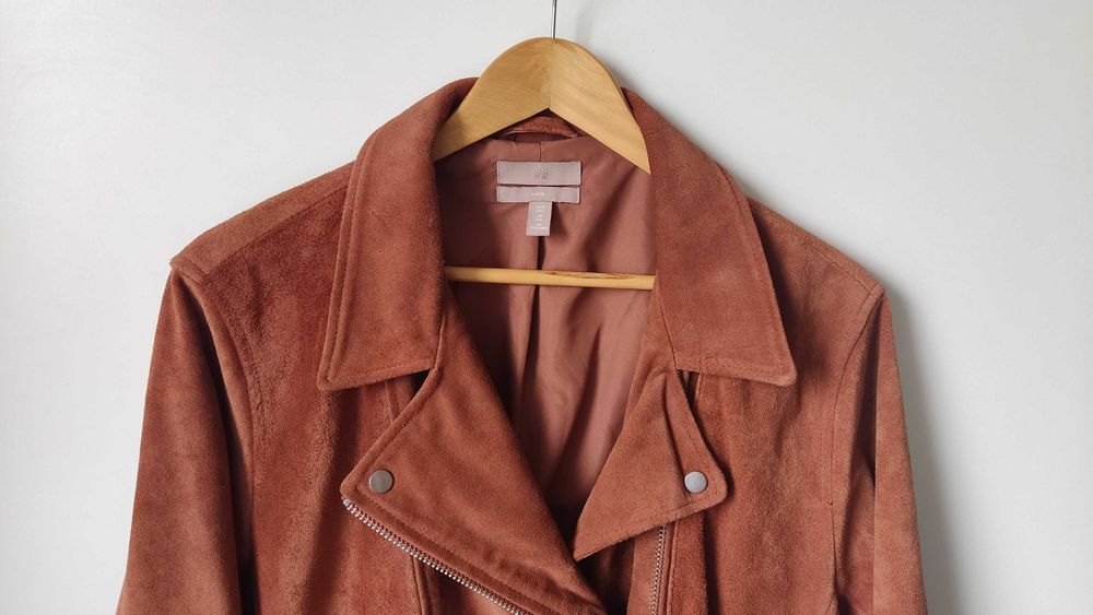 Замшева коричнева косуха від h&m