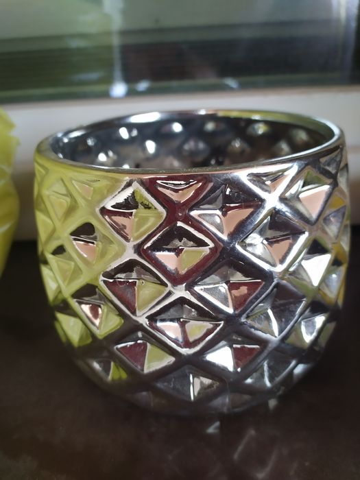 Doniczki, ozdoby, dekoracje, osłonki