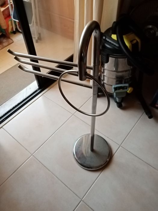 Toalheiro de metal