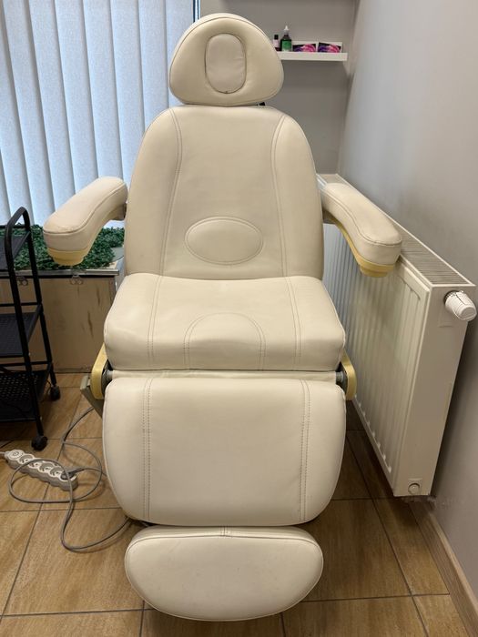 Fotel kosmetyczny regulowany – wygodny, w pełni sprawny