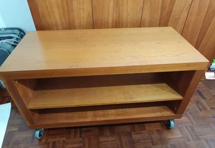 Móvel consola para TV da marca do Gato Preto em cerejeir