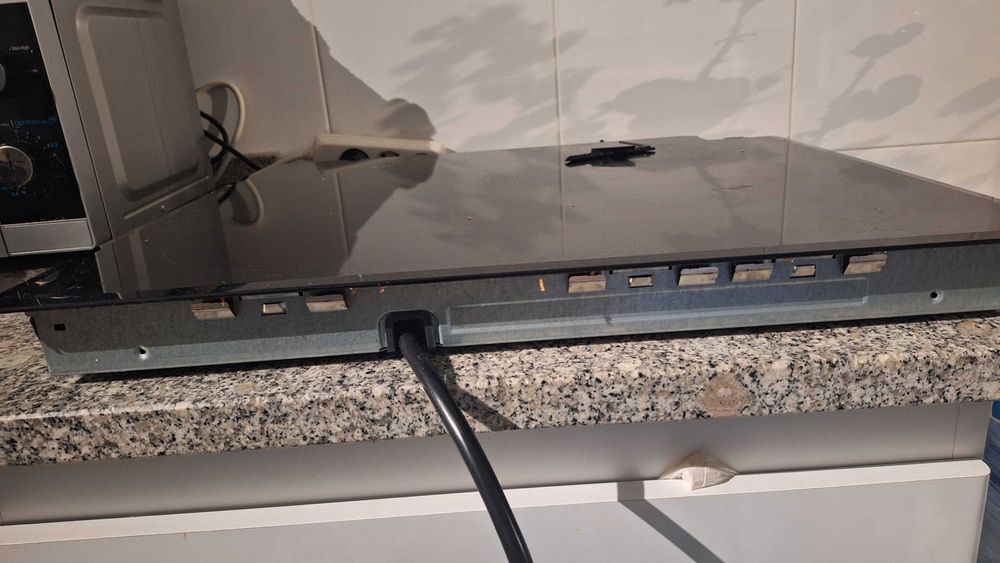 Placa de indução AEG partida mas totalmente funcional