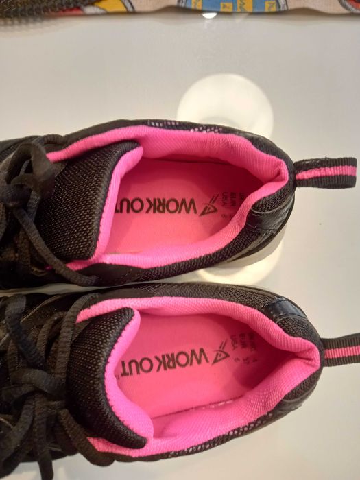 Par de Ténis feminino - Cor preto e rosa