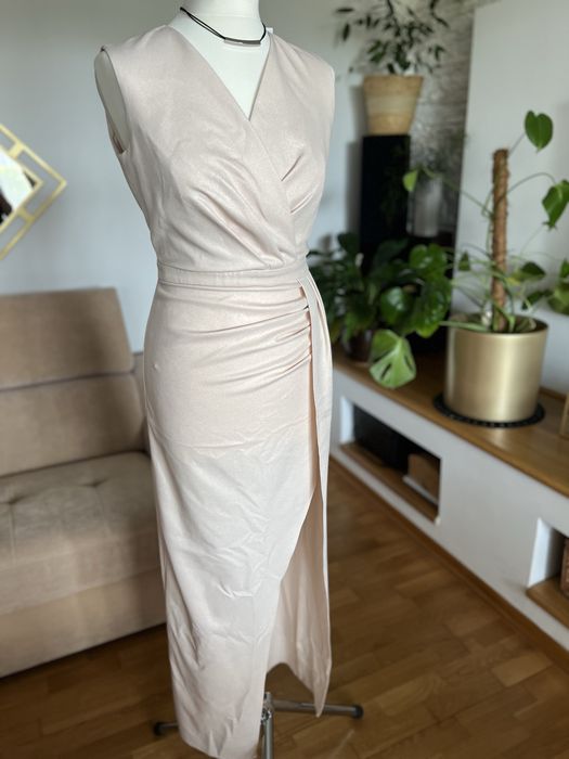 Długa elegancka suknia
