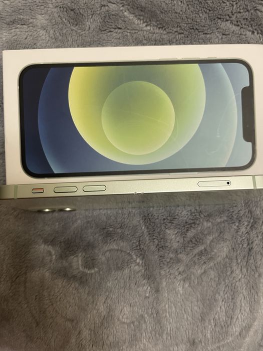 Продам Iphone 12
