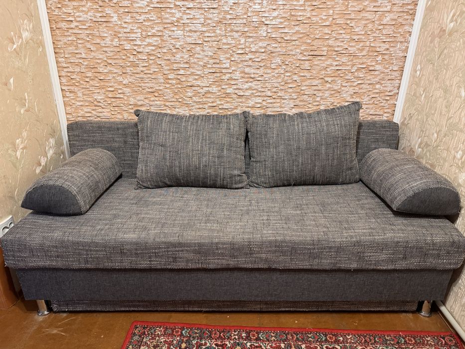 Диван еврокнижка с подушкам