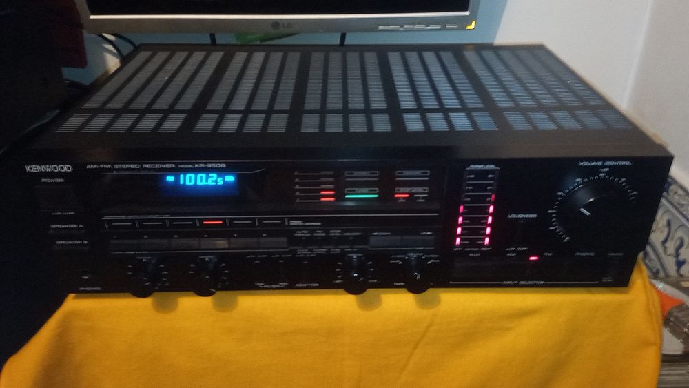 Amplificador Kenwood com radio.