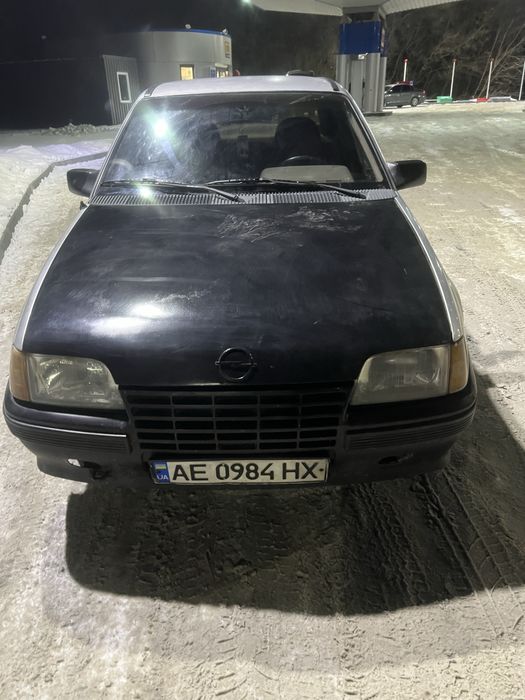 Опель кадет 1,6  моноинжекто