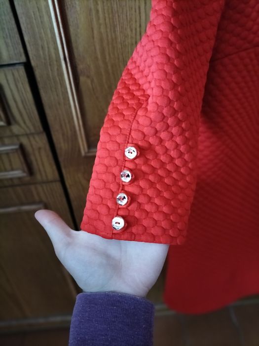 Зимова червона сукня