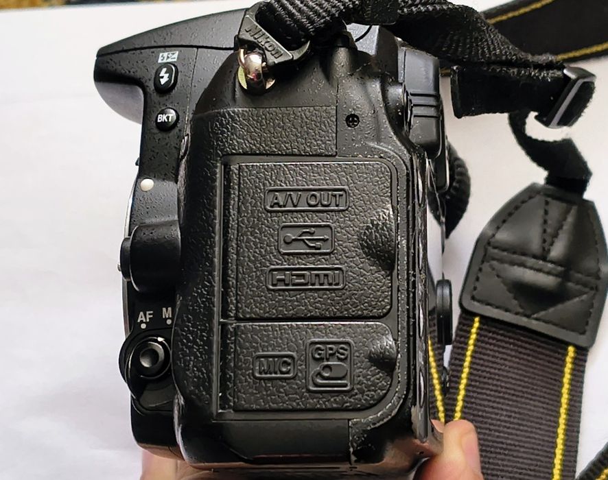 Nikon D7000 body гарний стан