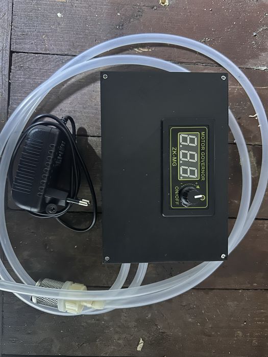 Dozownik, podajnik oleju, pompka (wody, oleju, chlodziwa i innych)