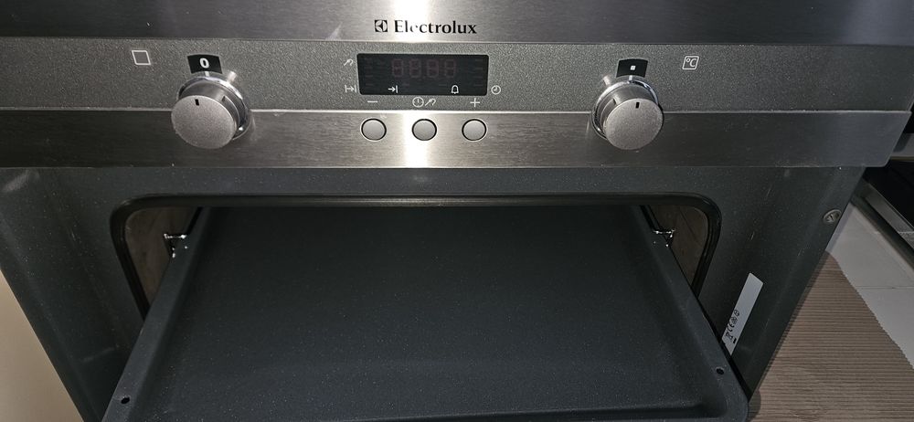 Piekarnik elektryczny Electrolux EOB64201X
