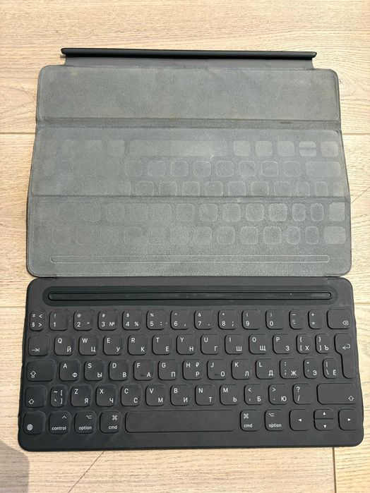 Продам iPad (7th Generation) 128 GB з Magic Keyboard