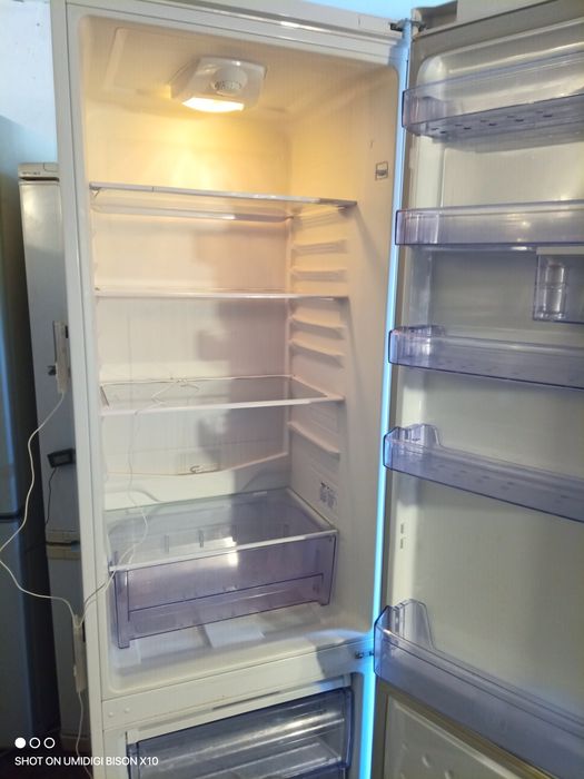 Холодильник в идеальном состоянии 2 метра,морозильник