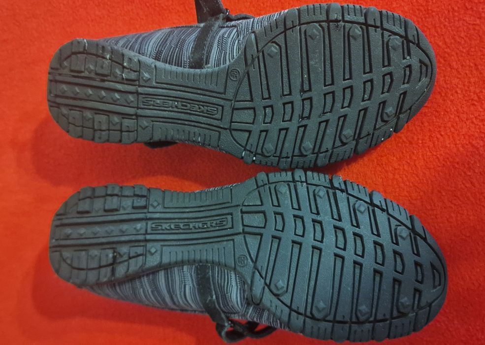 Sabrinas skechers 35