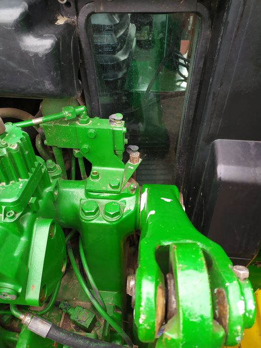 Трактор John Deere 6200