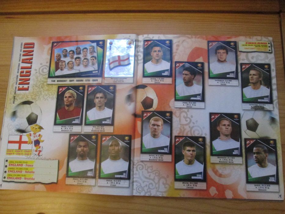 Caderneta completa de cromos Panini EURO 2004 - como nova