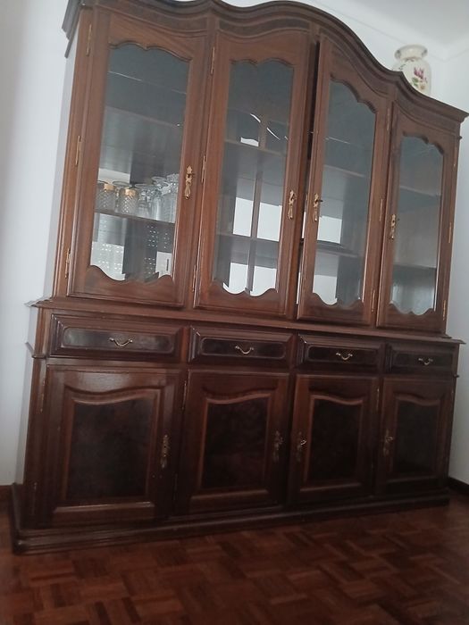 Cristaleira e Mesa de Sala