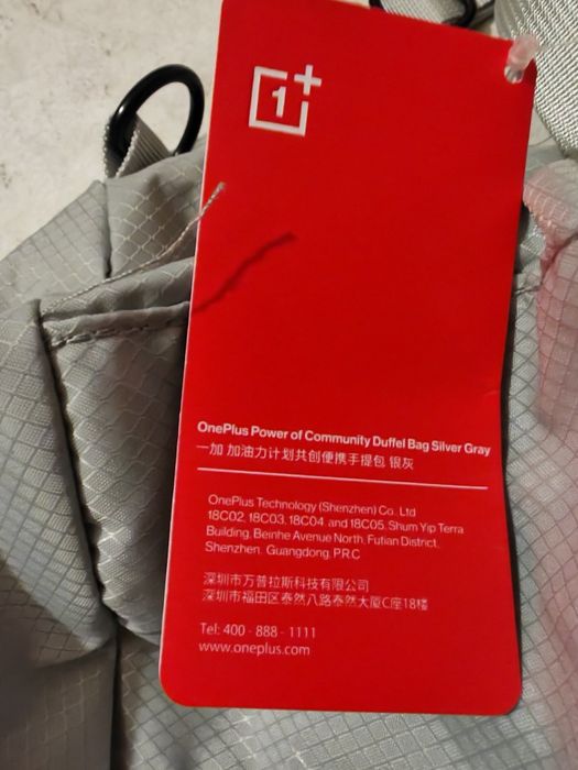 Mochila OnePlus Power of Community cinza prateado