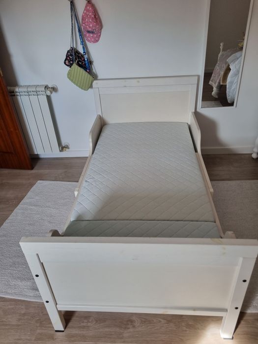 Cama de criança + estrado + colchão