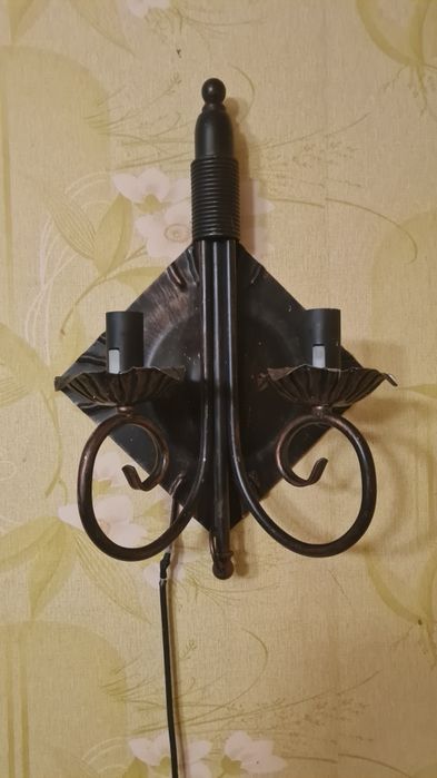 Люстри різні , бра різні