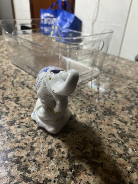 Helefantes de louça