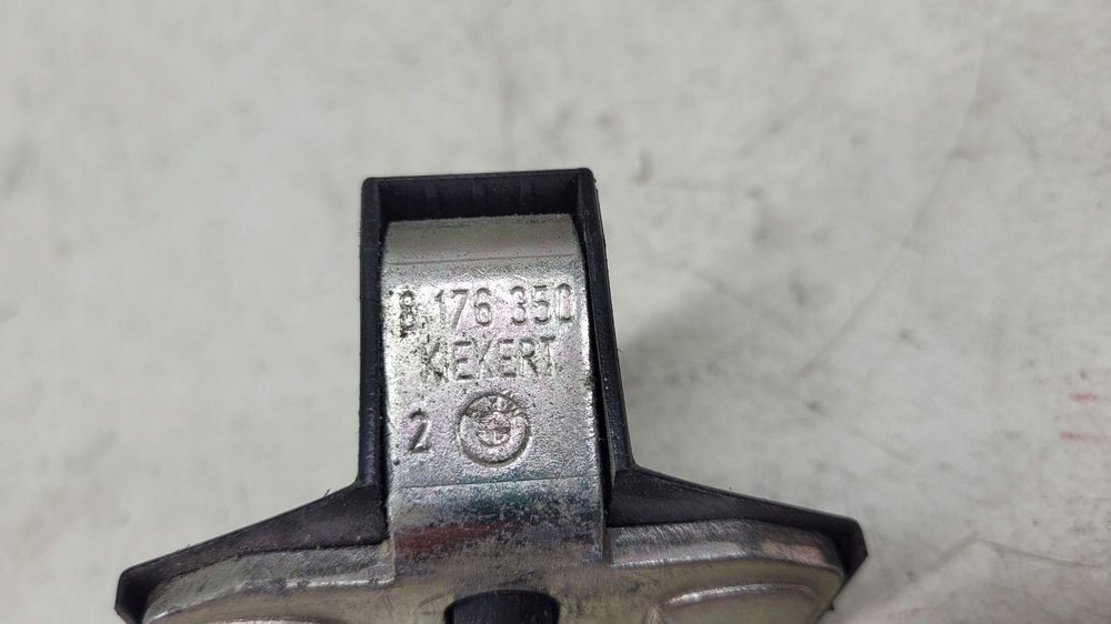 BMW 5 E39 Zaczep zamka drzwi przednich 8176350  KOLUMB Jasienica