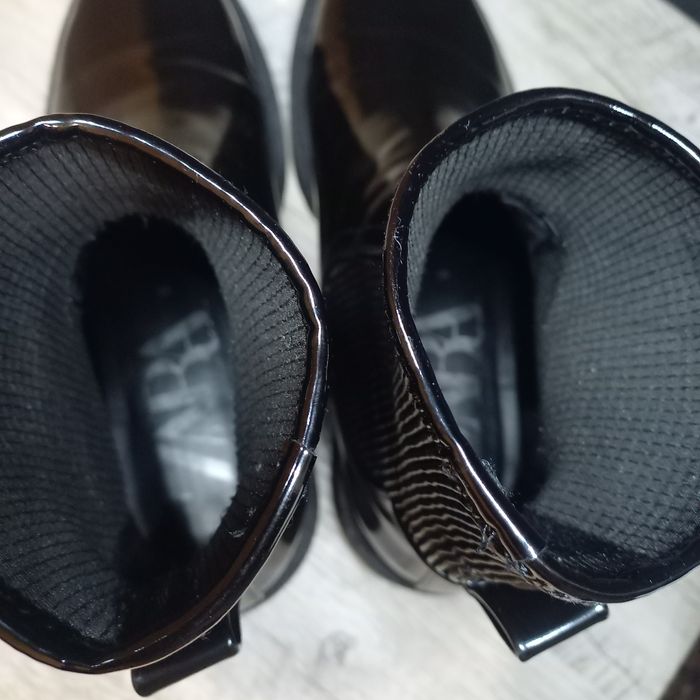 Ботинки весняні трендові лакові бренду ZARA