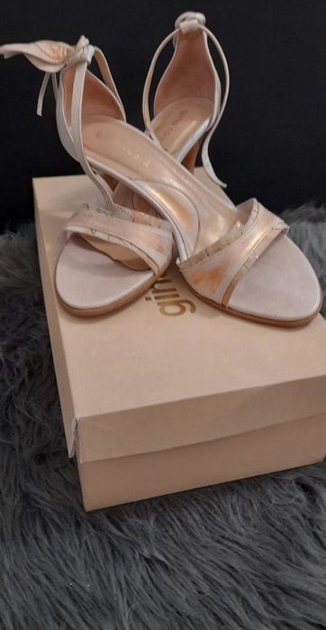 Gino Rossi r 38 piekne. Sandałki  szpilki beżowe beż