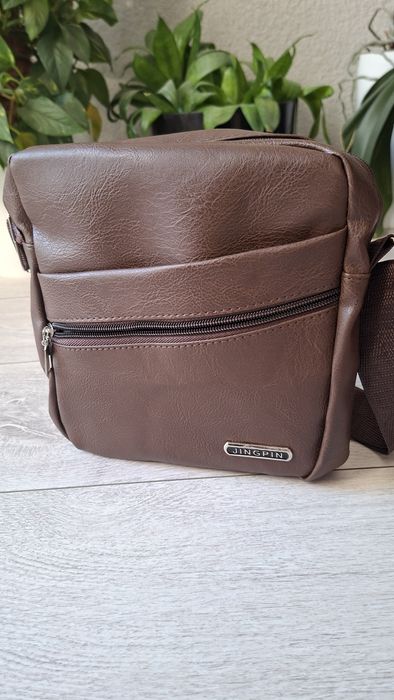 Nowa Torba podręczna na ramię na dokumenty klucze w kolorze brązu .