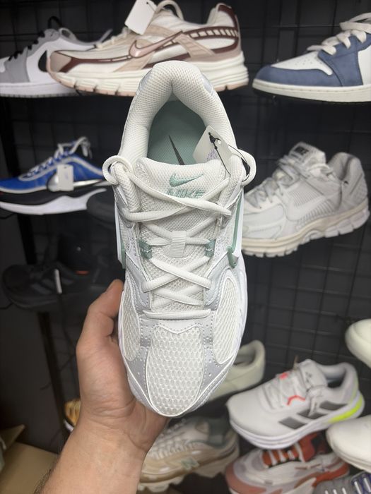 Оригінальні кросівки  Nike V5 Rnr White HQ7901-106
