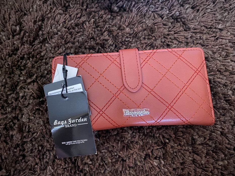 Mala e carteira novas