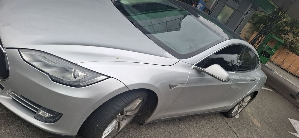 Тесла 2012 рік модель S, 85p